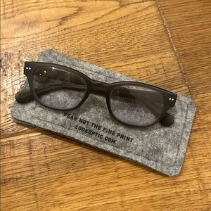 Look Optic Brown Wayfarer Style 2.0 Reader and case